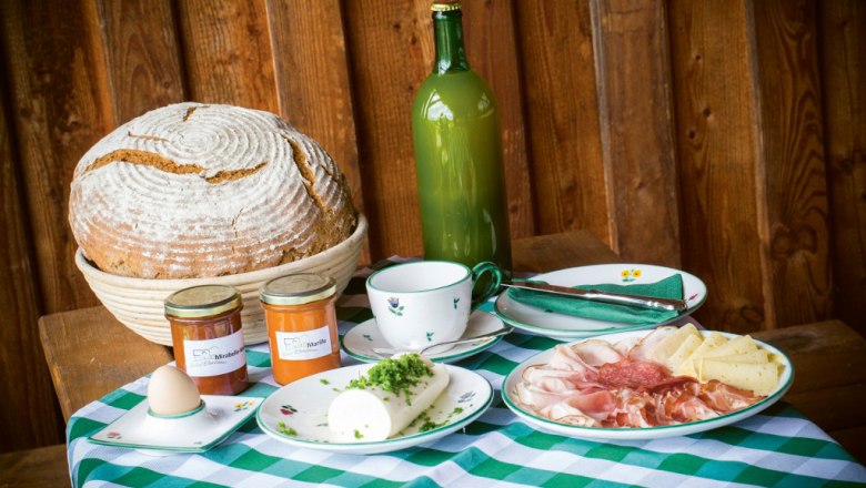 Hofeigene Produkte, &copy; Theo Kust