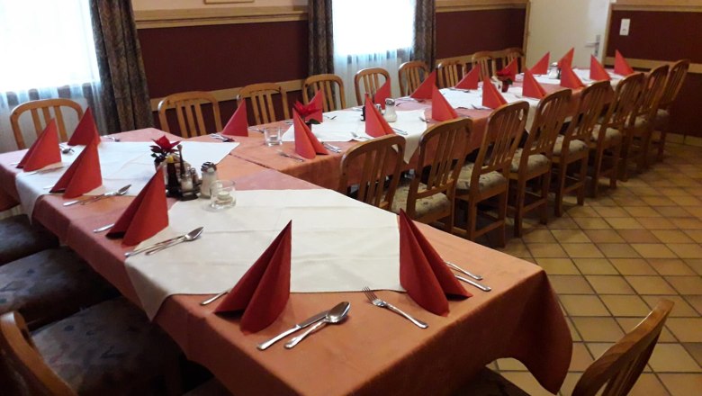 Seminarraum für ca. 20 Gäste - auch ideal für kleine Feiern!, © Familie Seisenbacher